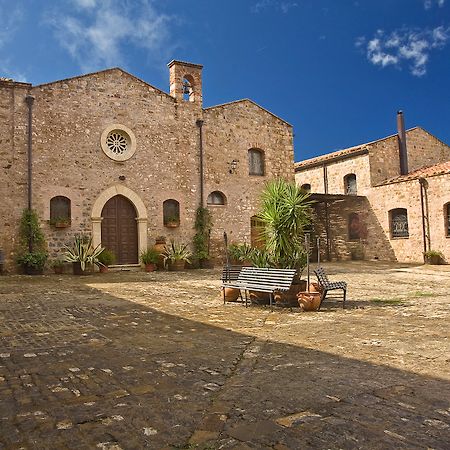 Relais Abbazia Santa Anastasia Resort & Winery Кастелбуоно Екстериор снимка