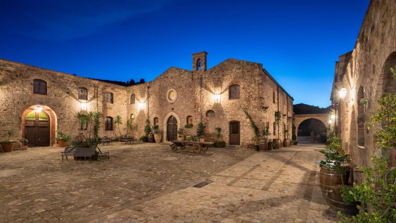 Relais Abbazia Santa Anastasia Resort & Winery Кастелбуоно Екстериор снимка
