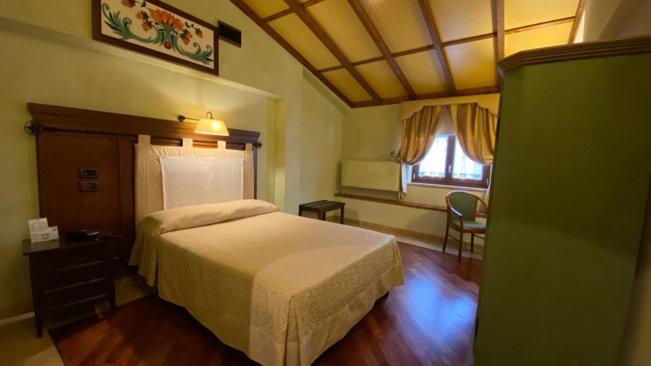 Relais Abbazia Santa Anastasia Resort & Winery Кастелбуоно Екстериор снимка