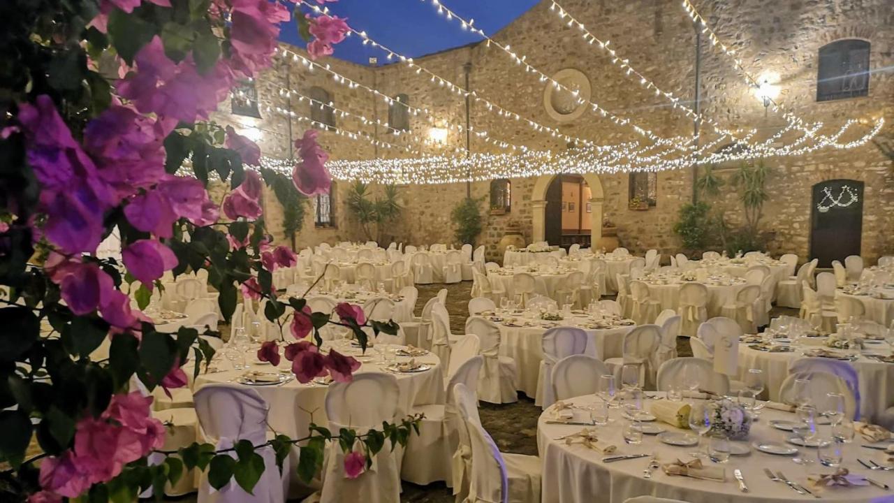 Relais Abbazia Santa Anastasia Resort & Winery Кастелбуоно Екстериор снимка