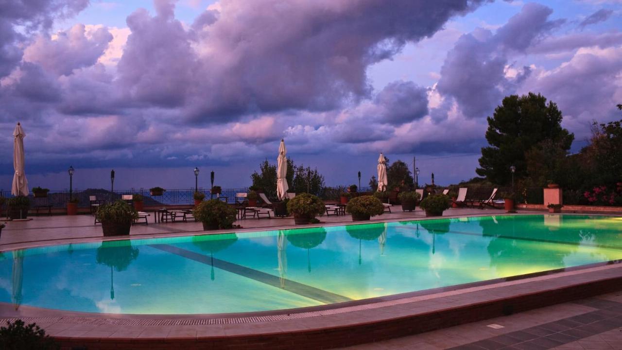 Relais Abbazia Santa Anastasia Resort & Winery Кастелбуоно Екстериор снимка