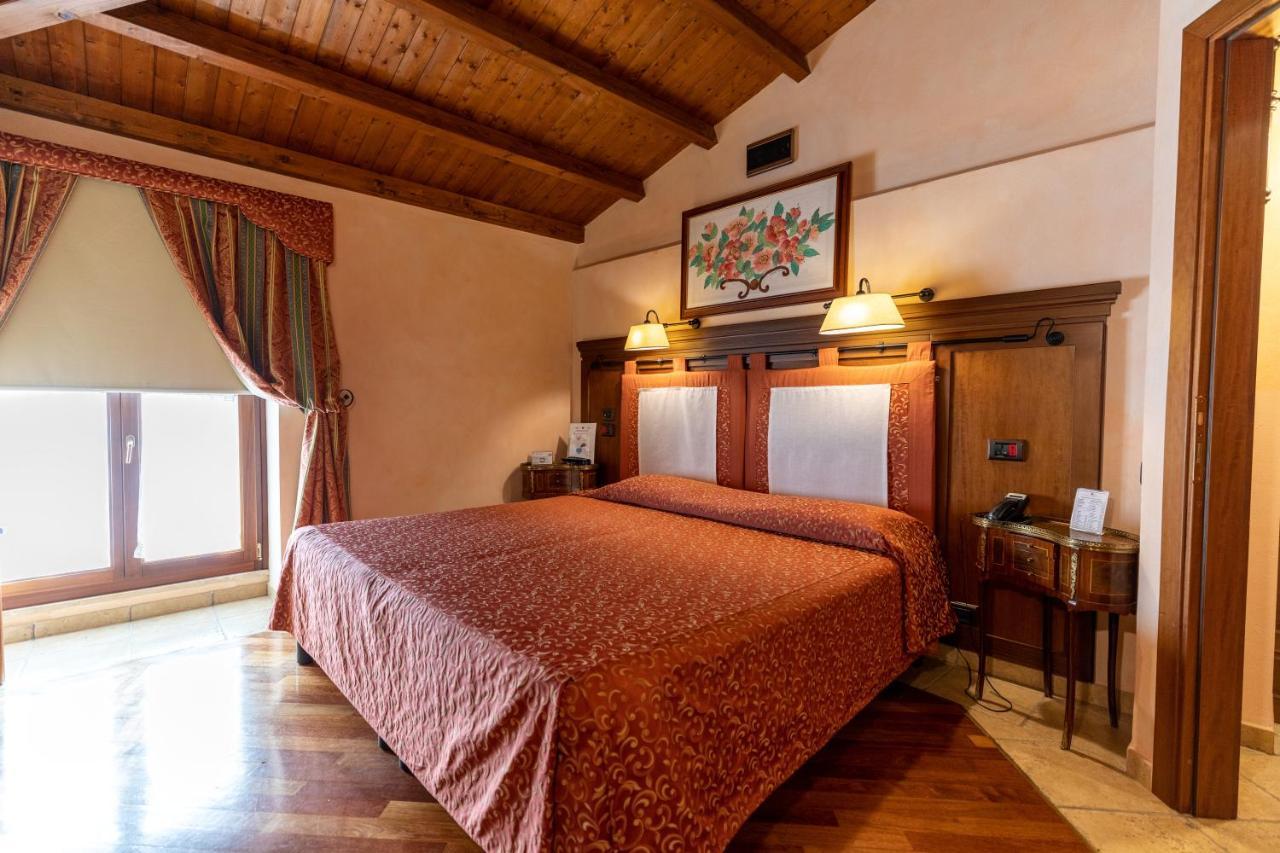 Relais Abbazia Santa Anastasia Resort & Winery Кастелбуоно Екстериор снимка
