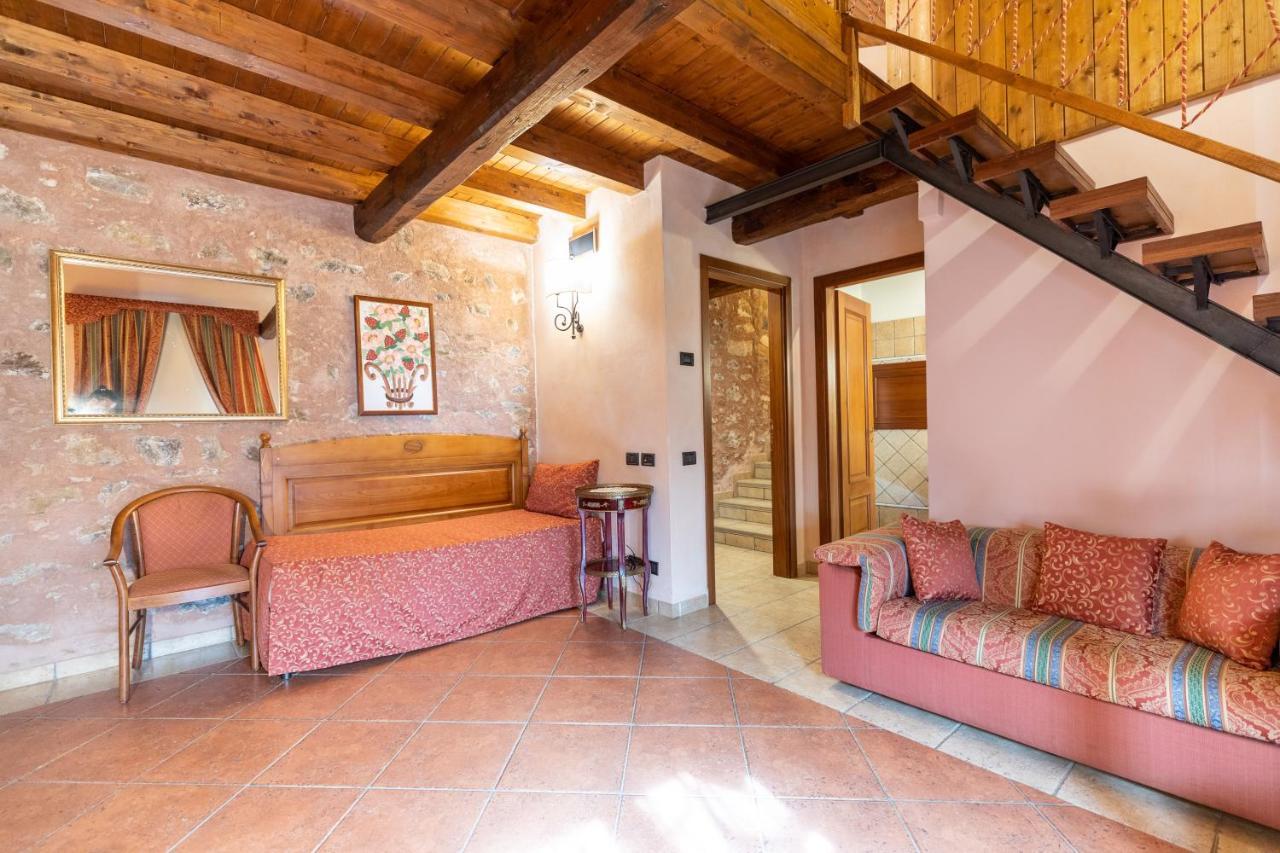Relais Abbazia Santa Anastasia Resort & Winery Кастелбуоно Екстериор снимка