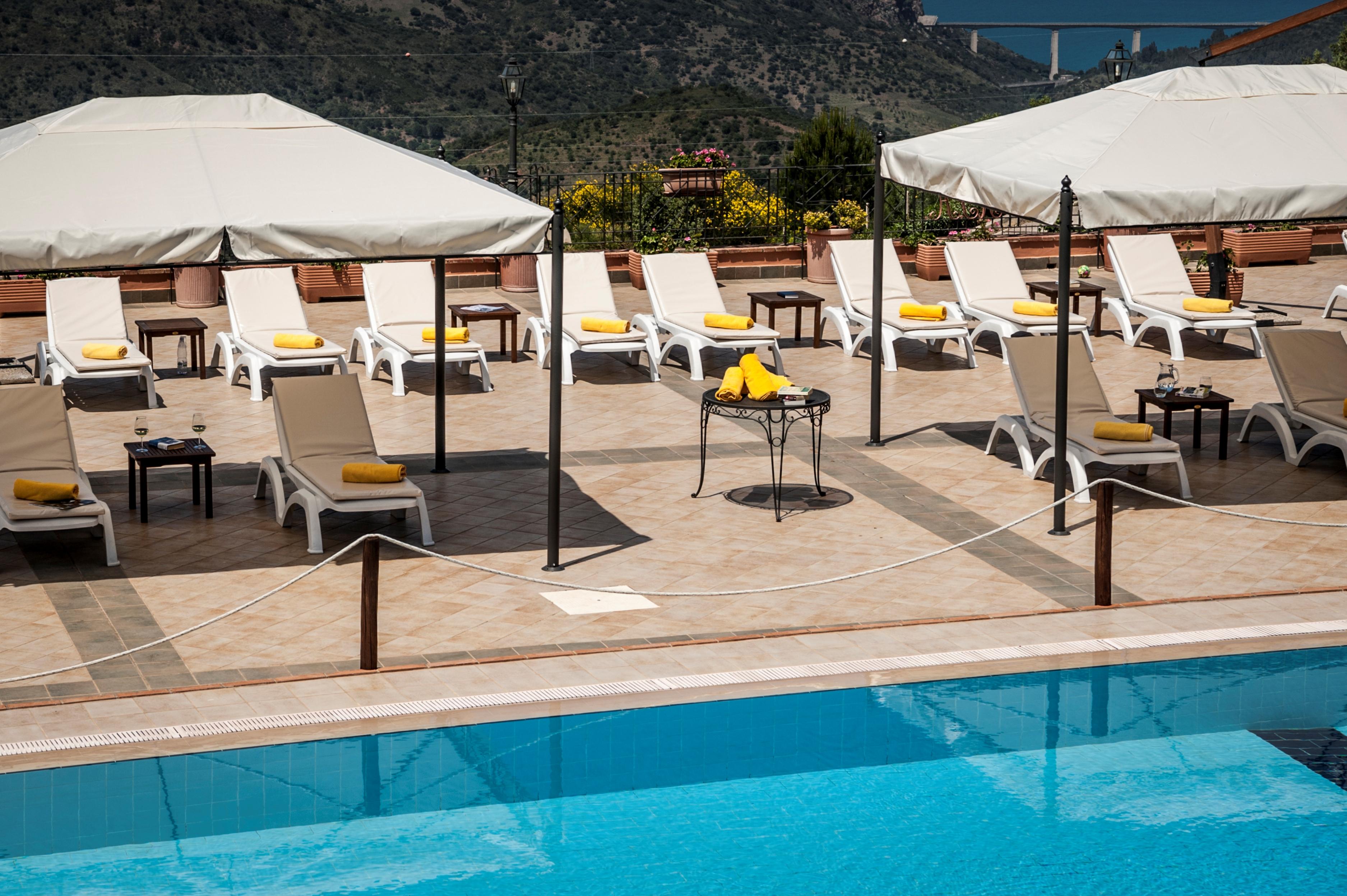 Relais Abbazia Santa Anastasia Resort & Winery Кастелбуоно Екстериор снимка