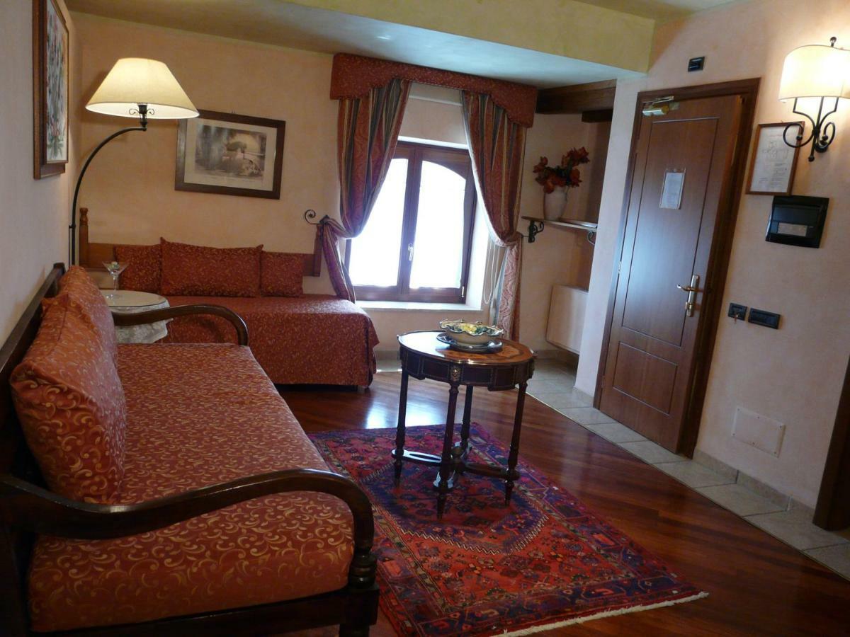 Relais Abbazia Santa Anastasia Resort & Winery Кастелбуоно Екстериор снимка