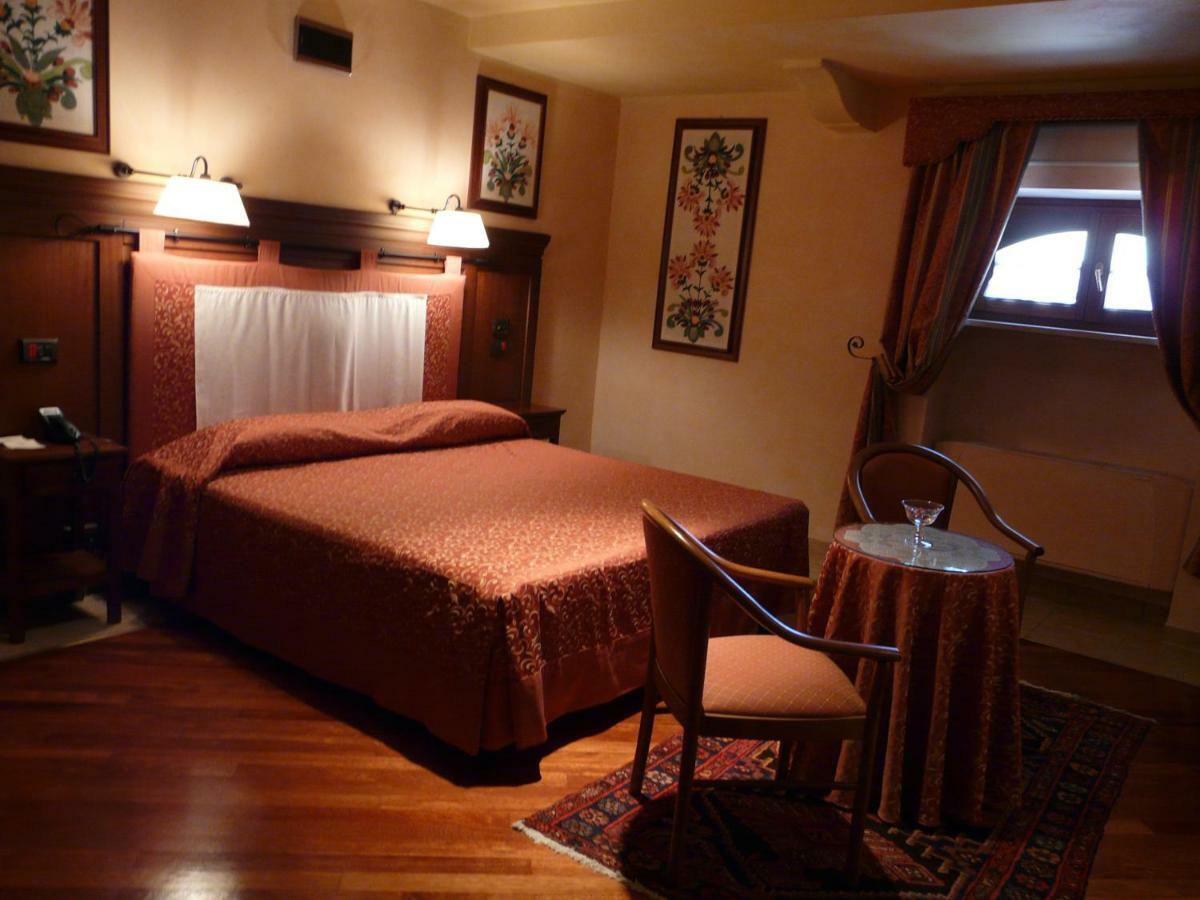 Relais Abbazia Santa Anastasia Resort & Winery Кастелбуоно Екстериор снимка