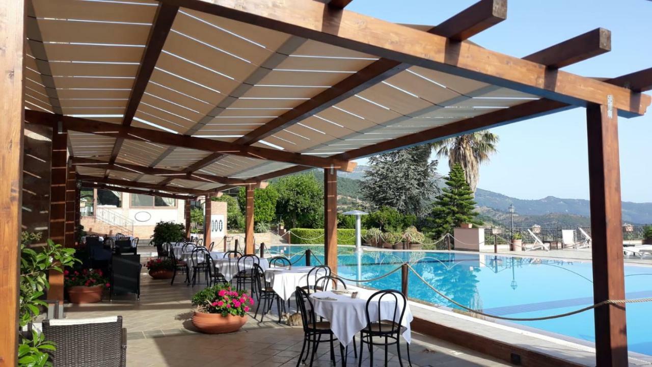 Relais Abbazia Santa Anastasia Resort & Winery Кастелбуоно Екстериор снимка